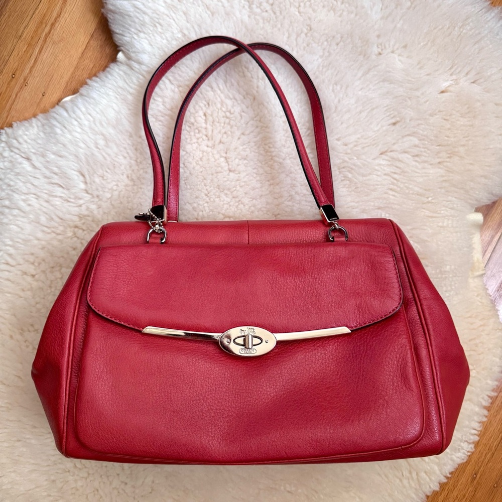 Coach leather shoulder bag (sunset red)